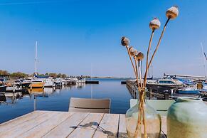 Luxury Houseboat Getaway