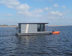 Luxury Houseboat Getaway