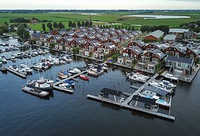 Luxury Houseboat Getaway