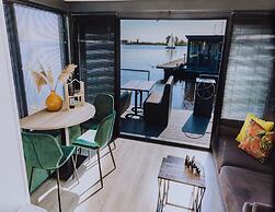 Luxury Houseboat Getaway
