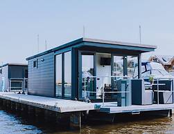 Luxury Houseboat Getaway