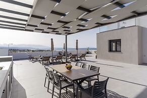 Villa Etoile - With Private Pool and Sauna