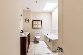Charming Kentish Town Flat