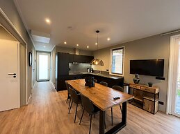 Modern Chalet Near Three National Parks