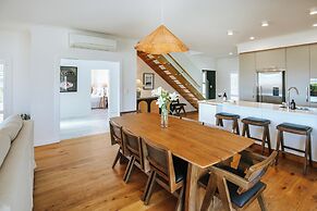 Penshurst - Lake Views - Sleeps 8