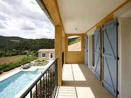 Peaceful Villa With Pool & Views