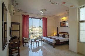 Dera Pichola A Lake Facing Hotel