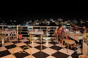 Dera Pichola A Lake Facing Hotel