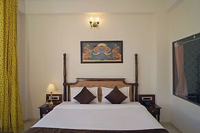 Dera Pichola A Lake Facing Hotel