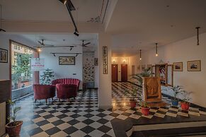 Dera Pichola A Lake Facing Hotel