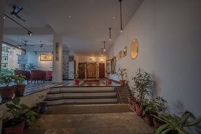 Dera Pichola A Lake Facing Hotel
