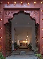 Dera Pichola A Lake Facing Hotel