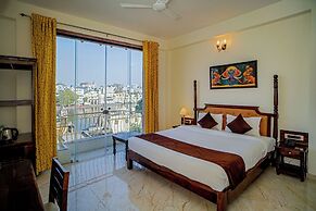 Dera Pichola A Lake Facing Hotel