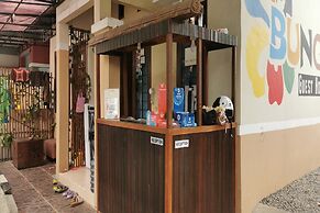 OYO 94061 Bungas Guesthouse Syariah