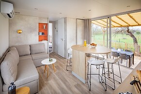 Sunny Chalet Close to Sea