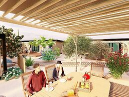 Sunny Chalet Close to Sea