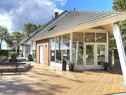 Veluwemeer Chalet Park Retreat