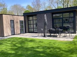 Veluwemeer Chalet Park Retreat