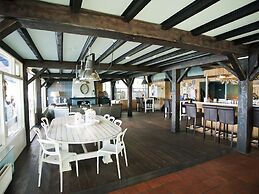Veluwemeer Chalet Park Retreat