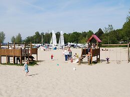 Veluwemeer Chalet Park Retreat