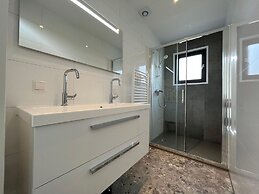 Veluwemeer Chalet Park Retreat