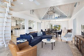 Island Getaway: Charming Cottage Steps From The Beach