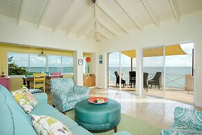 Island Paradise: Secluded Beachfront Retreat With Pool