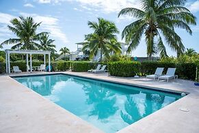 Tropical Paradise: Secluded Villa With Private Beachfront