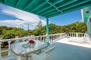 Oceanfront Oasis: Elegant Estate With Spectacular Views