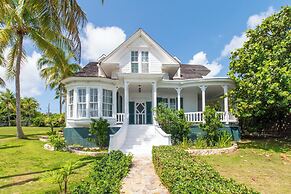 Oceanfront Oasis: Luxury Home With Sunset Views