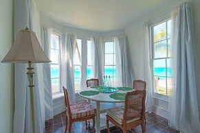 Oceanfront Oasis: Luxury Home With Sunset Views