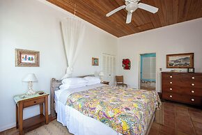 Sunset Splendor: Historic Beach House With Pool