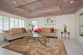 Buttonwood Bliss: Lux Condo With Amenities