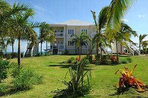 Coastal Haven: Charming Beachfront Cottage With Pool