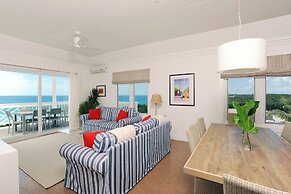Coastal Haven: Charming Beachfront Cottage With Pool