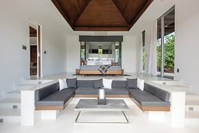 Oceanfront Oasis: Renovated Villa With Pool