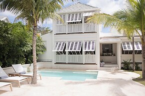 Beachfront Bliss: Luxury Dunmore Town Home With Pool