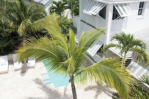 Beachfront Bliss: Luxury Dunmore Town Home With Pool