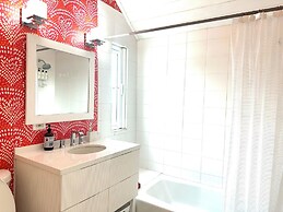 Coastal Comfort: Charming Cottage With Private Pool