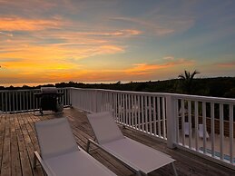 Coastal Comfort: Charming Cottage With Private Pool