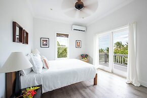 Pink Sand Paradise: Cozy Beachfront Cottage