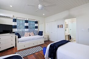 Tropical Getaway: Compound Near Saunders Beach