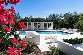 Island Oasis: Beachfront Retreat With Infinity Pool