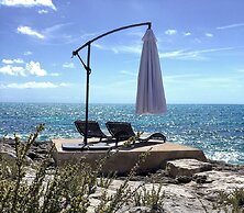 Seaside Serenity: Elegant Beachfront Escape