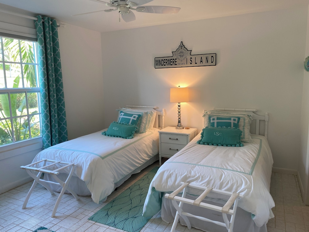 Coastal Chic: Stylish Condo On Windermere Beach