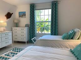 Coastal Chic: Stylish Condo On Windermere Beach