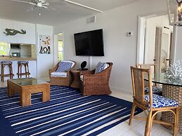 Coastal Chic: Stylish Condo On Windermere Beach