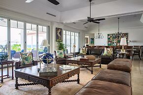 Island Haven: Oceanfront Retreat With Infinity Pool