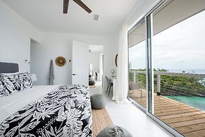 Beachfront Beauty: Luxury Estate With Infinity Pool And Spa