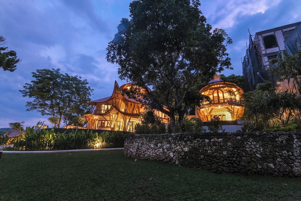 Ahura Luxury Villas
